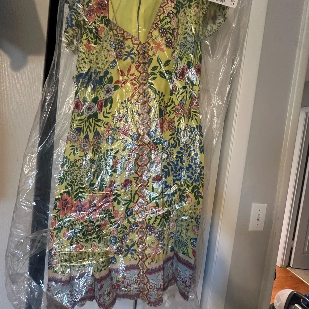 Alice + Olivia Yellow Floral V-Neck Mini Dress - Picture 8 of 10